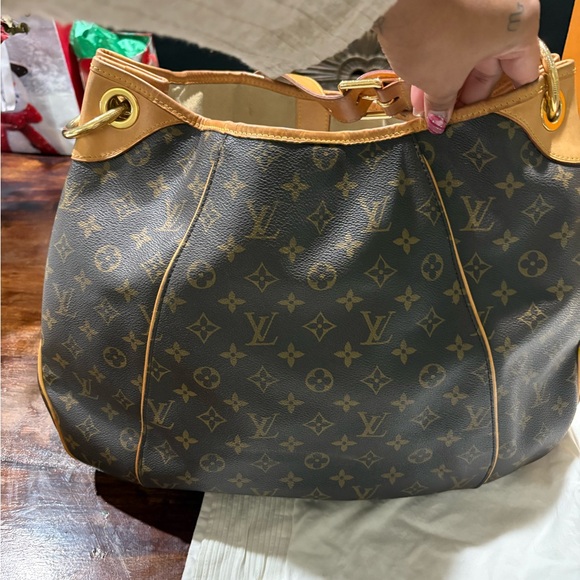 Louis Vuitton Galleria GM - Picture 8 of 11